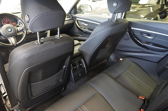 BMW 320d 15 of 17