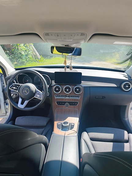 Mercedes-Benz C200 3 of 5