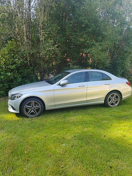 Mercedes-Benz C200 2 of 5