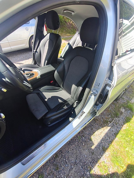 Mercedes-Benz C200 4 of 5