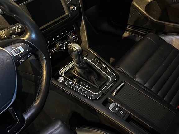 Volkswagen Passat 14 of 24