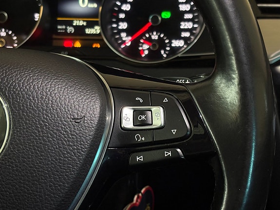 Volkswagen Passat 13 of 24