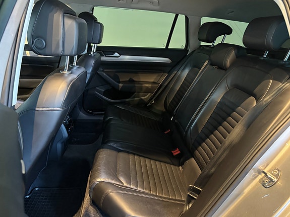 Volkswagen Passat 16 of 24