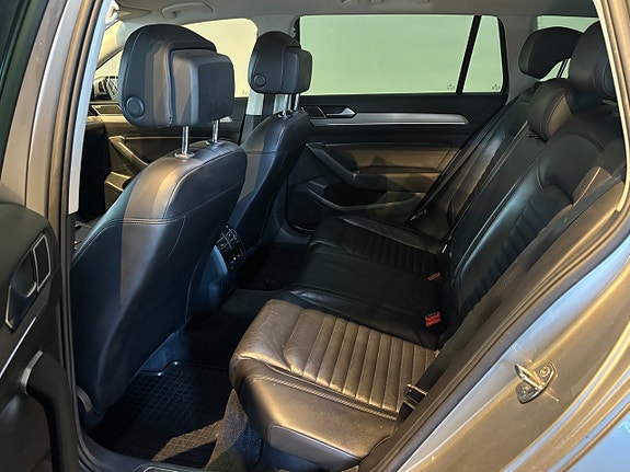 Volkswagen Passat 17 of 24