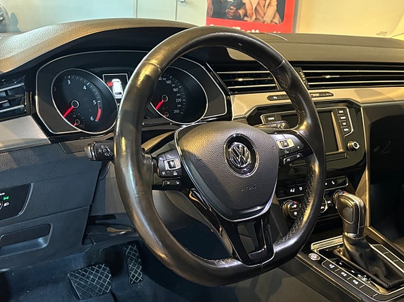 Volkswagen Passat 10 of 24