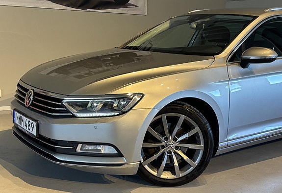 Volkswagen Passat 2 of 24
