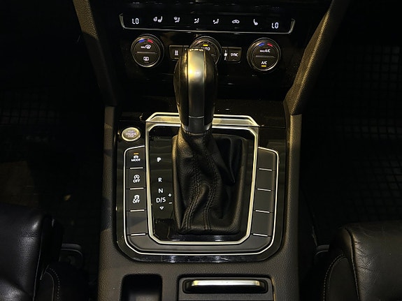 Volkswagen Passat 15 of 24