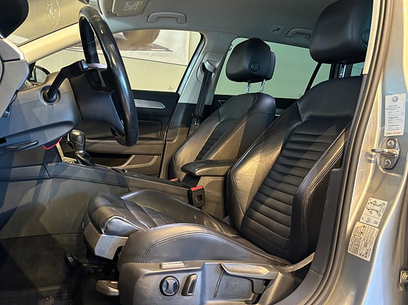 Volkswagen Passat 9 of 24