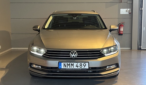 Volkswagen Passat 4 of 24