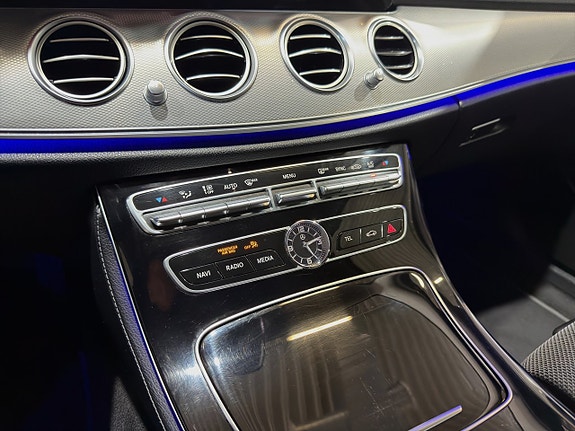Mercedes-Benz E200 20 of 30