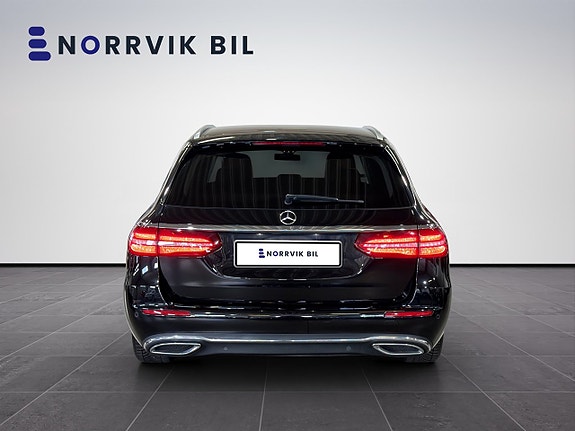 Mercedes-Benz E200 7 of 30