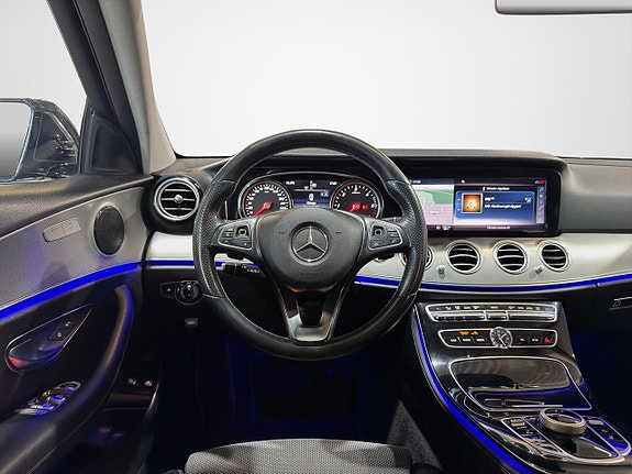 Mercedes-Benz E200 13 of 30