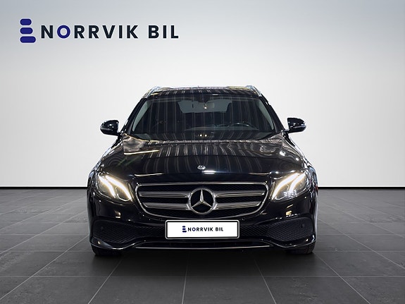 Mercedes-Benz E200 2 of 5