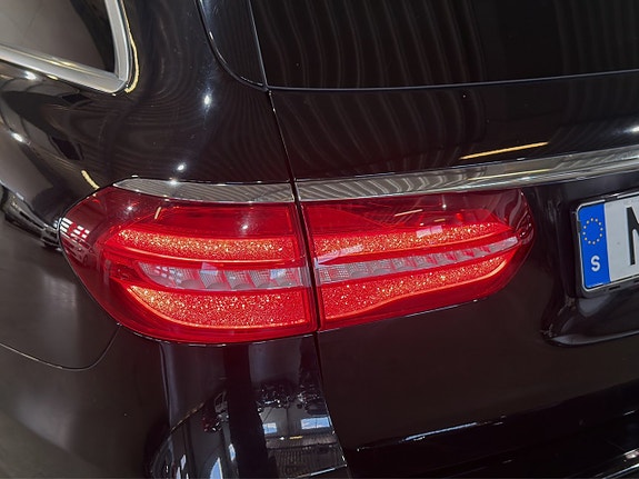 Mercedes-Benz E200 11 of 30