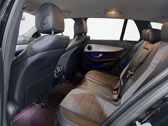 Mercedes-Benz E200 28 of 30