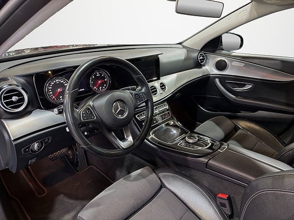 Mercedes-Benz E200 12 of 30