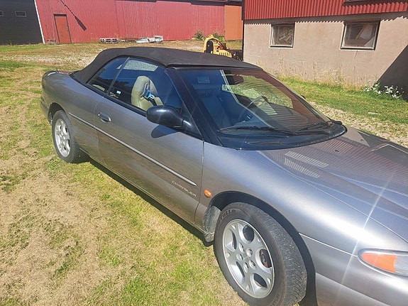 Chrysler Stratus 2 of 7