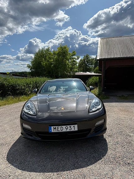 Porsche Panamera S 4 of 5