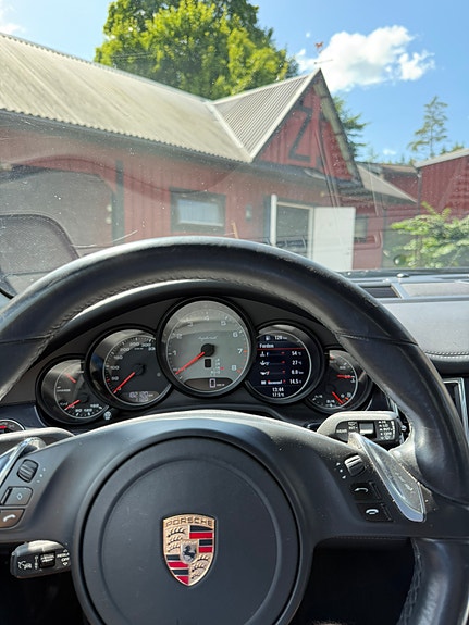 Porsche Panamera S 7 of 9