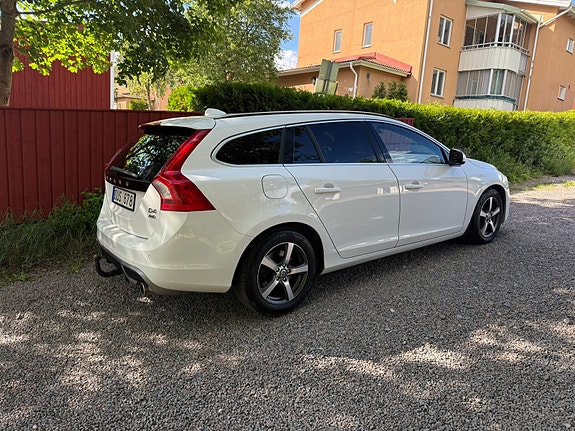 Volvo V60 2 of 5