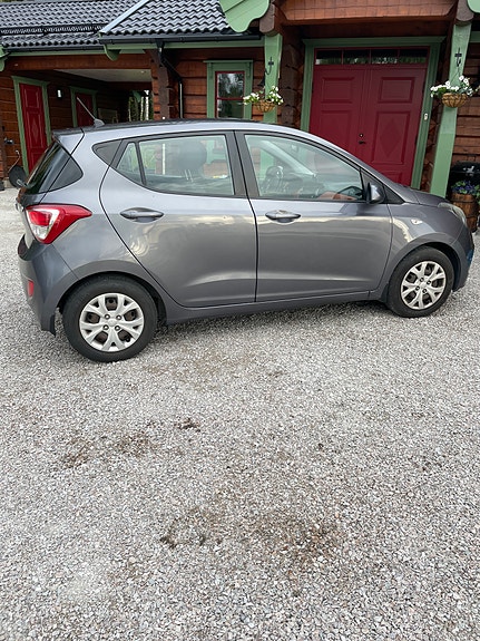 Hyundai i10 2 of 8