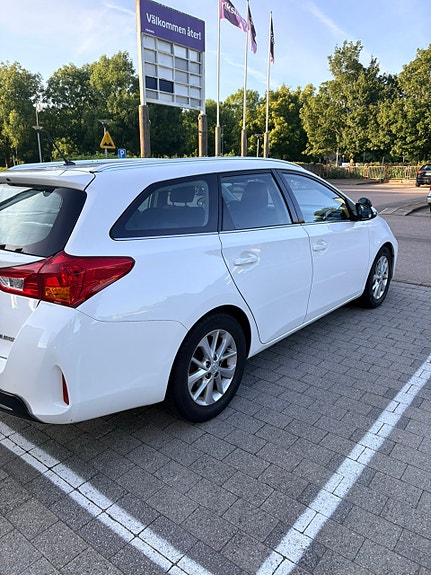 Toyota Auris 5 of 5