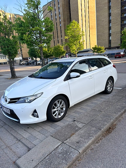 Toyota Auris 3 of 5