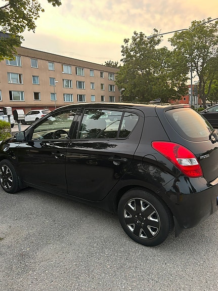 Hyundai i20 2 of 4