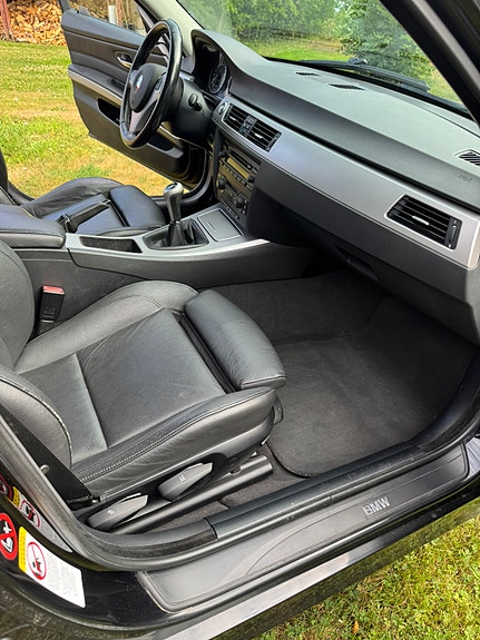 BMW 330Xi 12 of 15