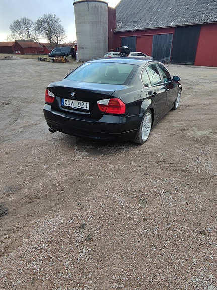 BMW 330Xi 4 of 5