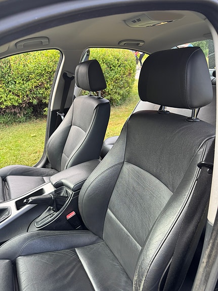 BMW 330Xi 7 of 15