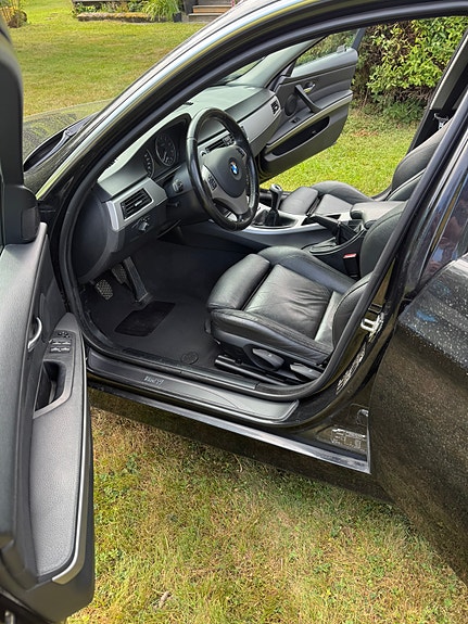BMW 330Xi 6 of 15