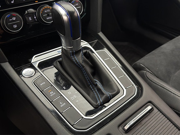 Volkswagen Passat 23 of 29