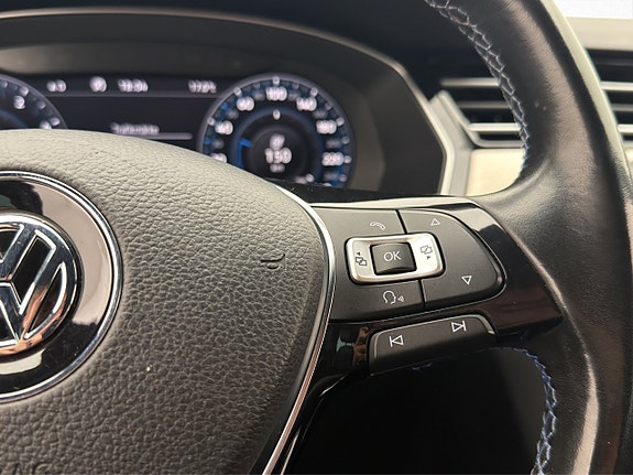 Volkswagen Passat 18 of 29