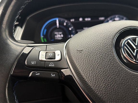 Volkswagen Passat 17 of 29