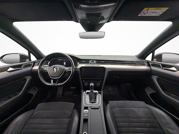 Volkswagen Passat 11 of 29