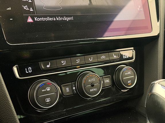 Volkswagen Passat 22 of 29