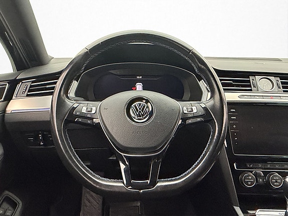 Volkswagen Passat 12 of 29