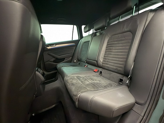 Volkswagen Passat 10 of 29