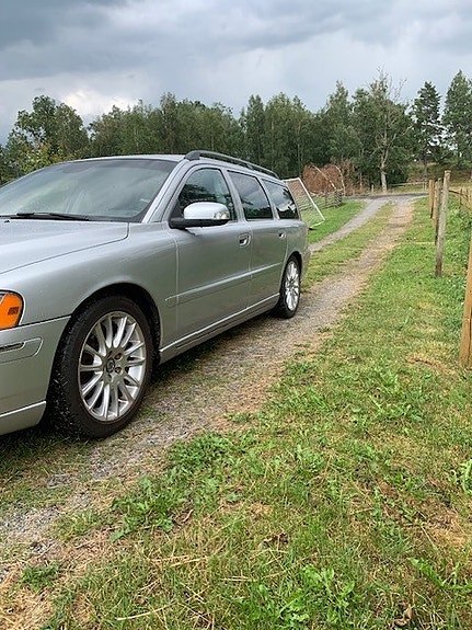 Volvo V70 2 of 10