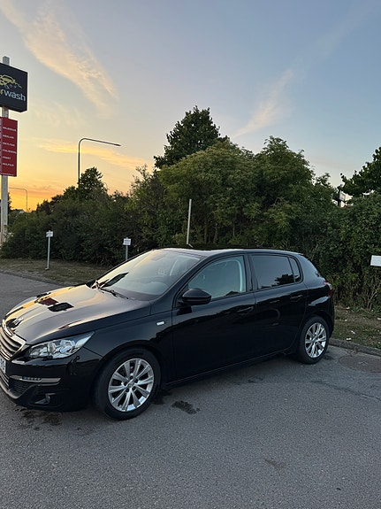 Peugeot 308 4 of 5