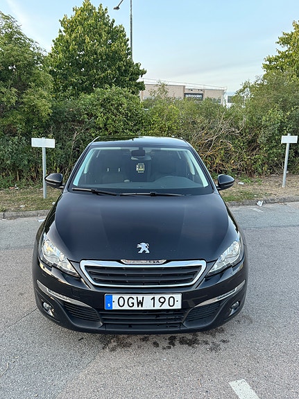 Peugeot 308 2 of 5