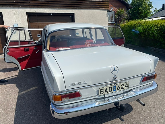Mercedes-Benz 200 3 of 8