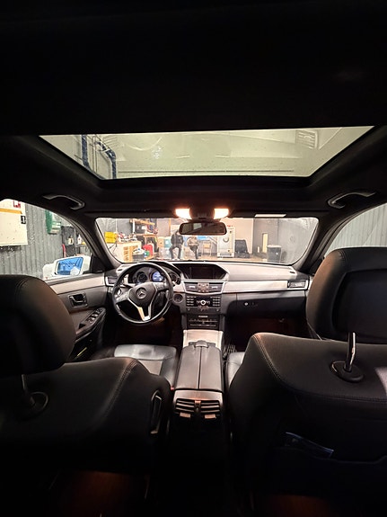 Mercedes-Benz E350 5 of 5