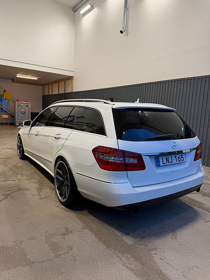 Mercedes-Benz E350 2 of 5