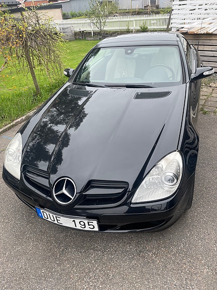 Mercedes-Benz SLK200 4 of 5