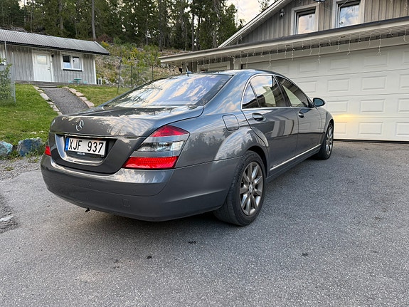 Mercedes-Benz S500 2 of 5