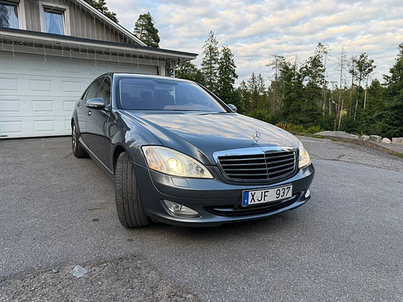 Mercedes-Benz S500 4 of 5