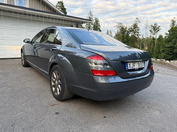 Mercedes-Benz S500 3 of 5