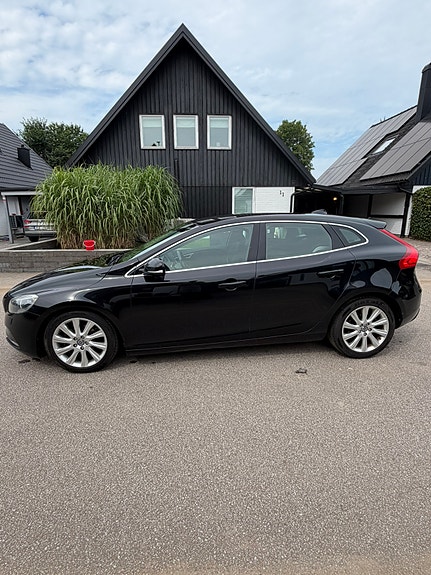 Volvo V40 3 of 5